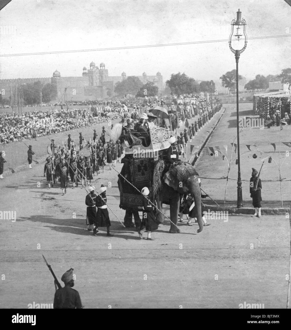I funzionari del governo in uno stato in processione, India, 1913.Artista: Girdwood HD Foto Stock