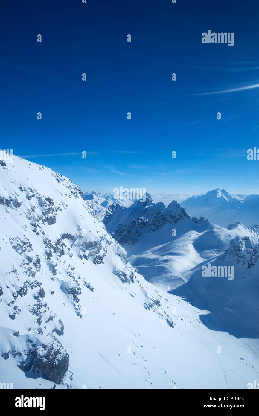 Vista dal vertice di Valluga in St San Anton am Arlberg in inverno la neve Alpi austriache Austria Europa Foto Stock