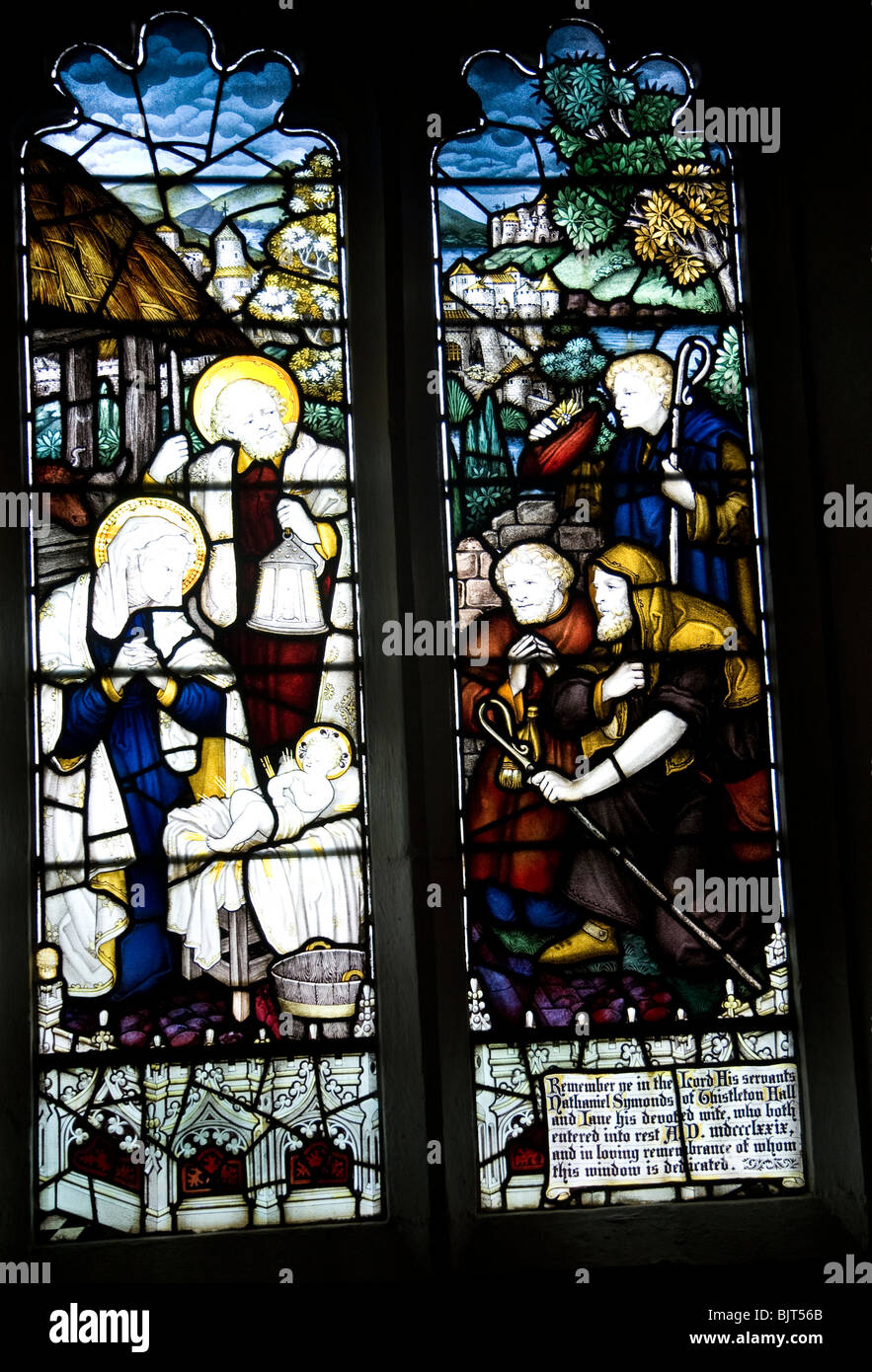 Il vetro macchiato scena della natività di pastori e di baby Jesusby Charles Eamer Kempe, la chiesa di St Botolph, Burgh, Suffolk Foto Stock