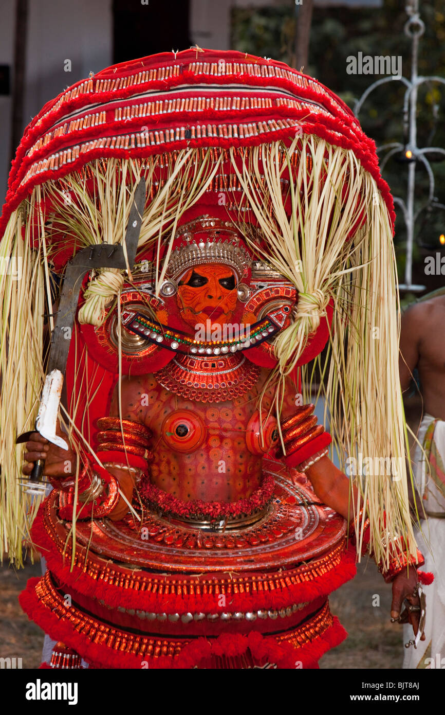 India Kerala, Cannanore (Kannur), Theyyam, divinità serpente Naga Kanni Foto Stock