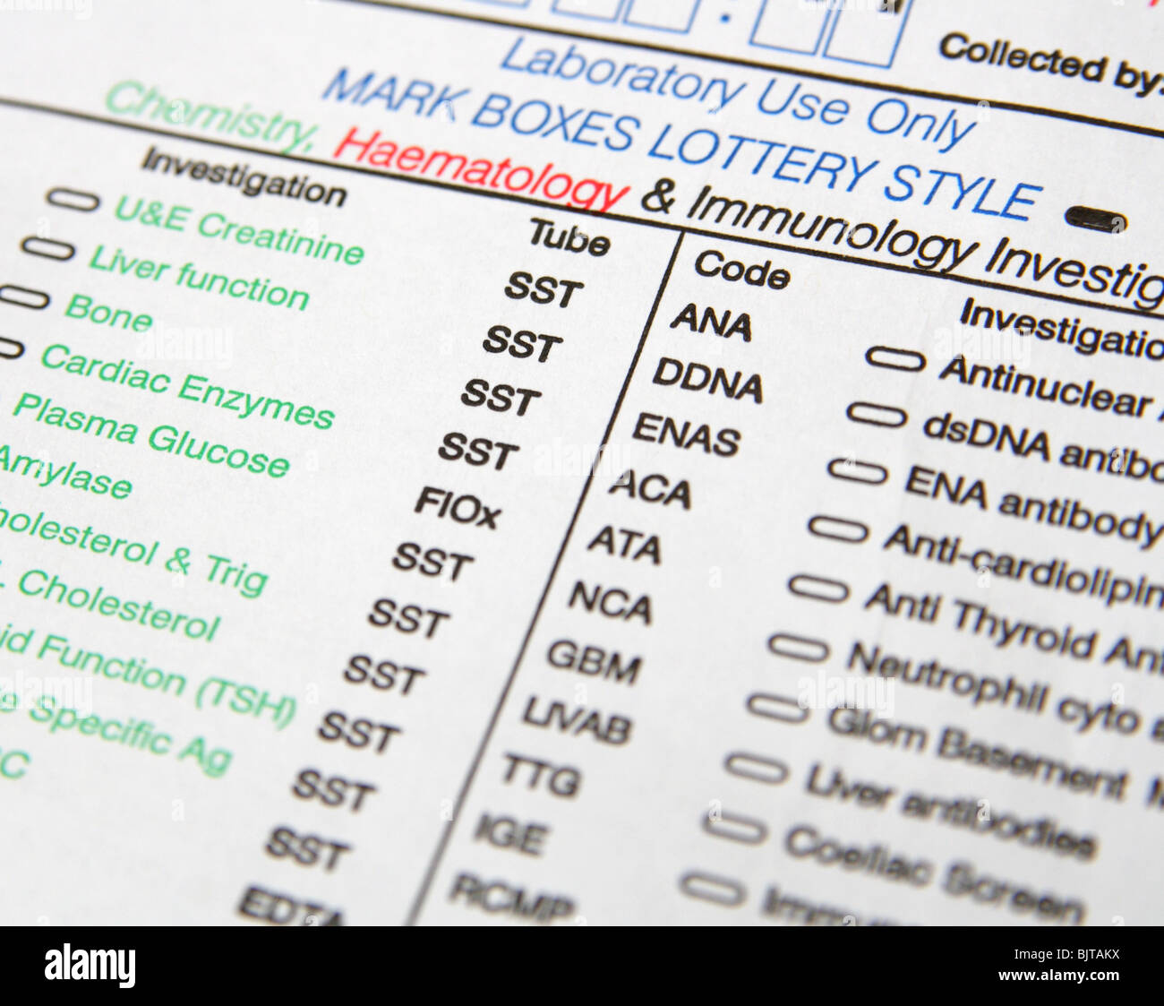 Modulo dal medico di medicina generale per il paziente sul sangue di prova in laboratorio, Gran Bretagna 2010 Foto Stock