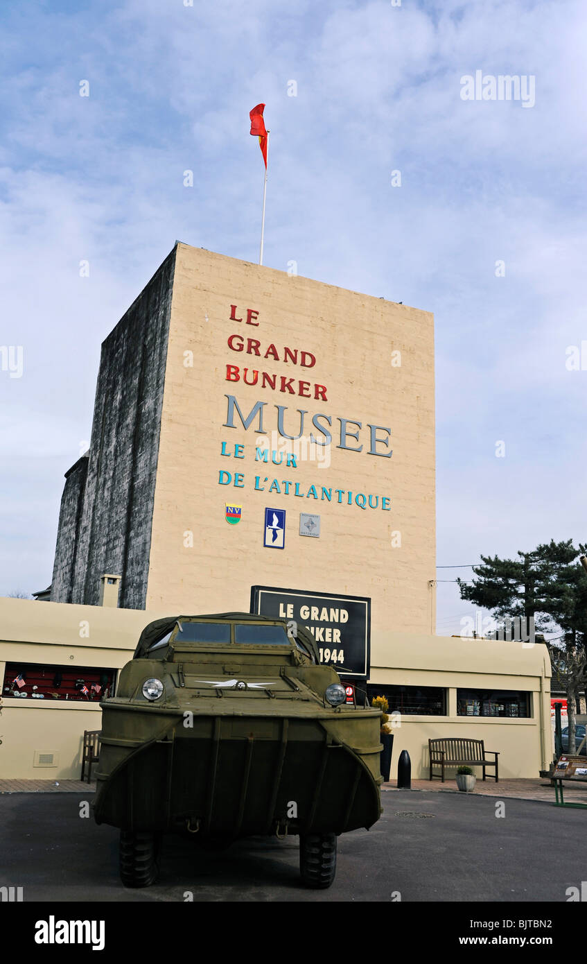 Le Grand Museo bunker in Ouistreham, Atlantic Wall, sede tedesca, LCVP landing craft veicolo PA3031 utilizzato nel filmato Foto Stock