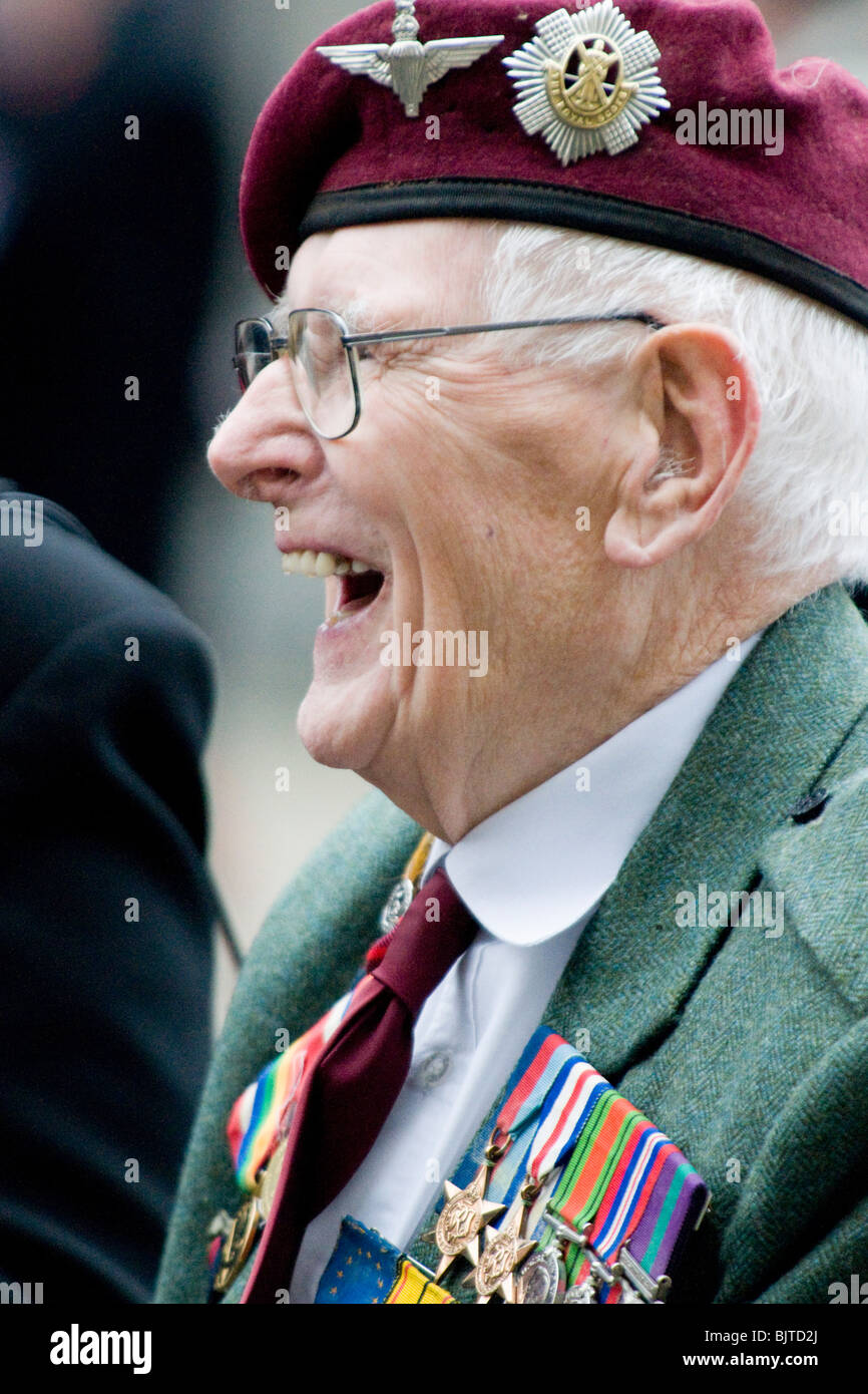 Ricordo la domenica. Veterani parade di Whitehall, pronti a passare il Cenotafio, 08 novembre 2009. Foto Stock