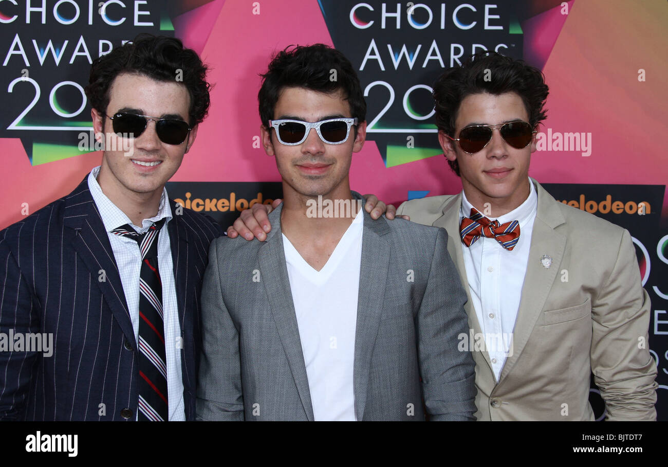 KEVIN Jonas Joe Jonas Nick Jonas NICKELODEON KIDS CHOICE AWARDS 2010 LOS ANGELES CA USA 27 Marzo 2010 Foto Stock