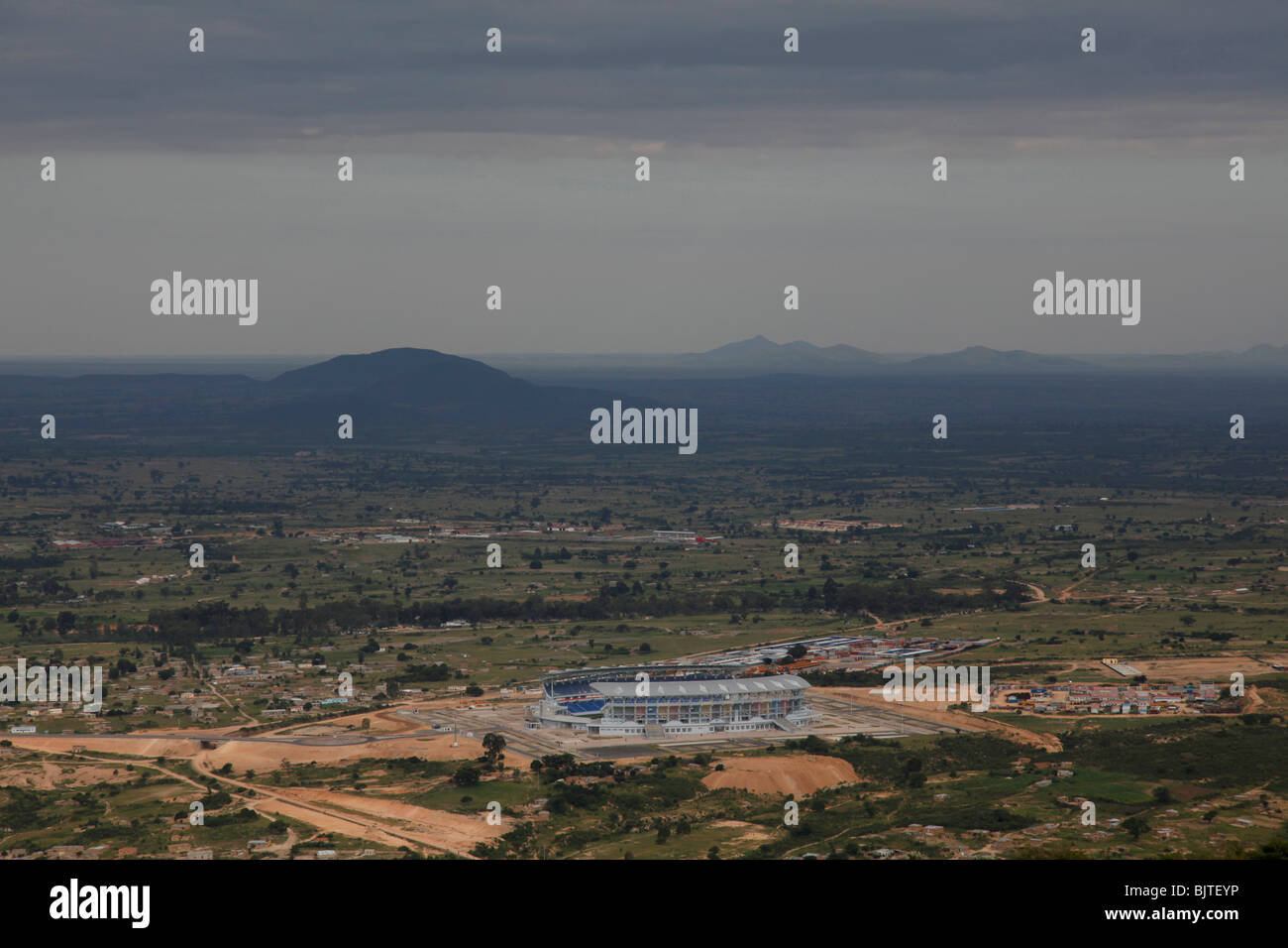 Vista della città di Lubango dal Cristo Rei statua, provincia di Huila, Angola. L'Africa. Foto Stock