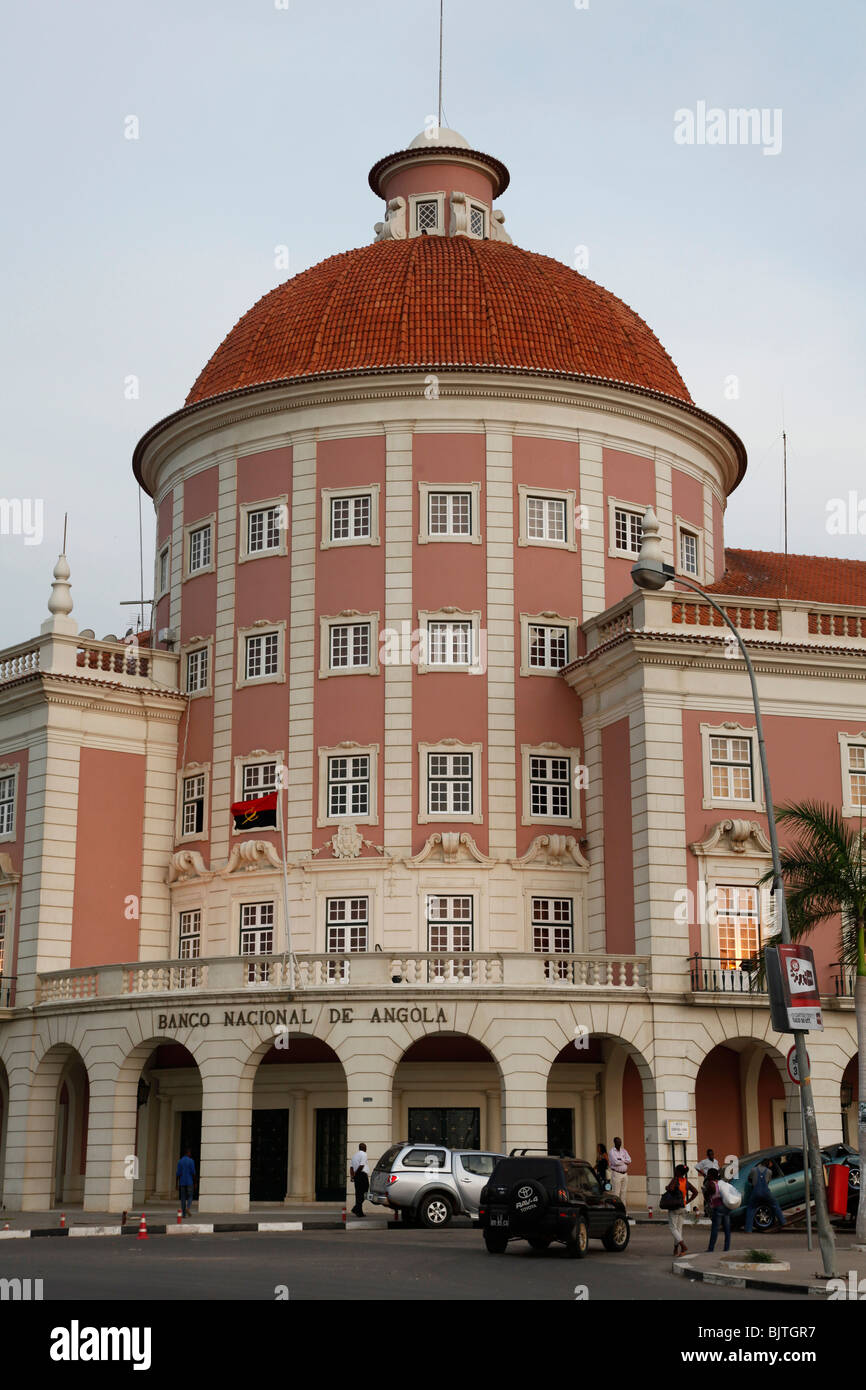 La Banca nazionale. ( Banco de Nacional de Angola.) marginale, Luanda, Angola. L'Africa. Foto Stock