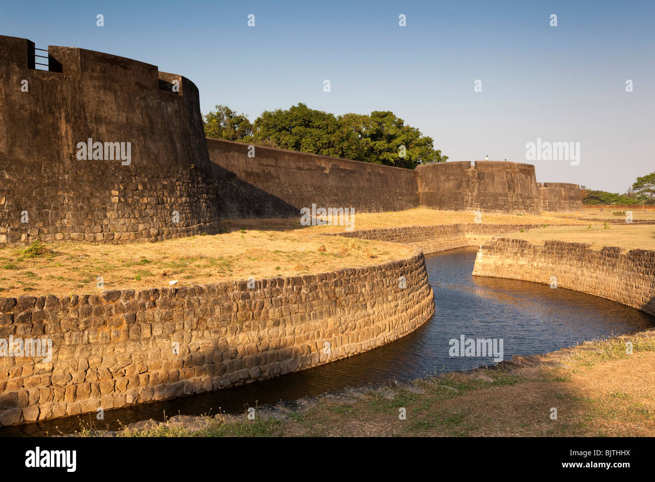 India Kerala, Palakkad, Tipu Sultan's Fort, a bult da Haider Ali nel 1766, bastioni meridionali e il fossato Foto Stock