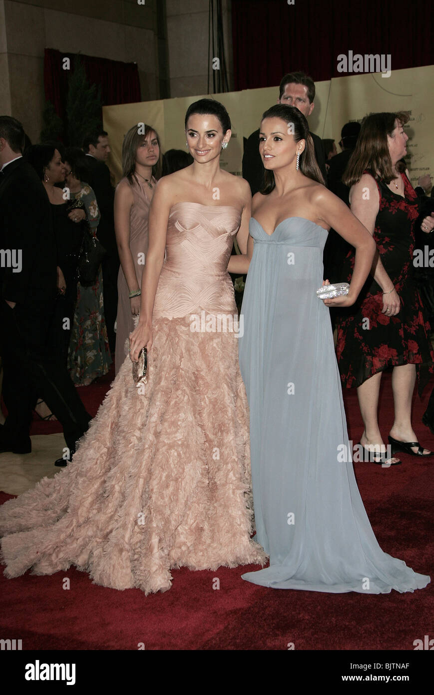 PENELOPE CRUZ E MONICA CRUZ 79TH ACADEMY AWARDS ARRIVI Kodak Theatre Hollywood LOS ANGELES STATI UNITI D'AMERICA 25 Febbraio 2007 Foto Stock