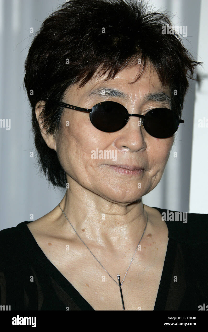YOKO ONO YOKO ONO CONFERENZA STAMPA ONO 61ST FESTIVAL DEL CINEMA DI VENEZIA LIDO VENEZIA ITALIA 09 Settembre 2004 Foto Stock