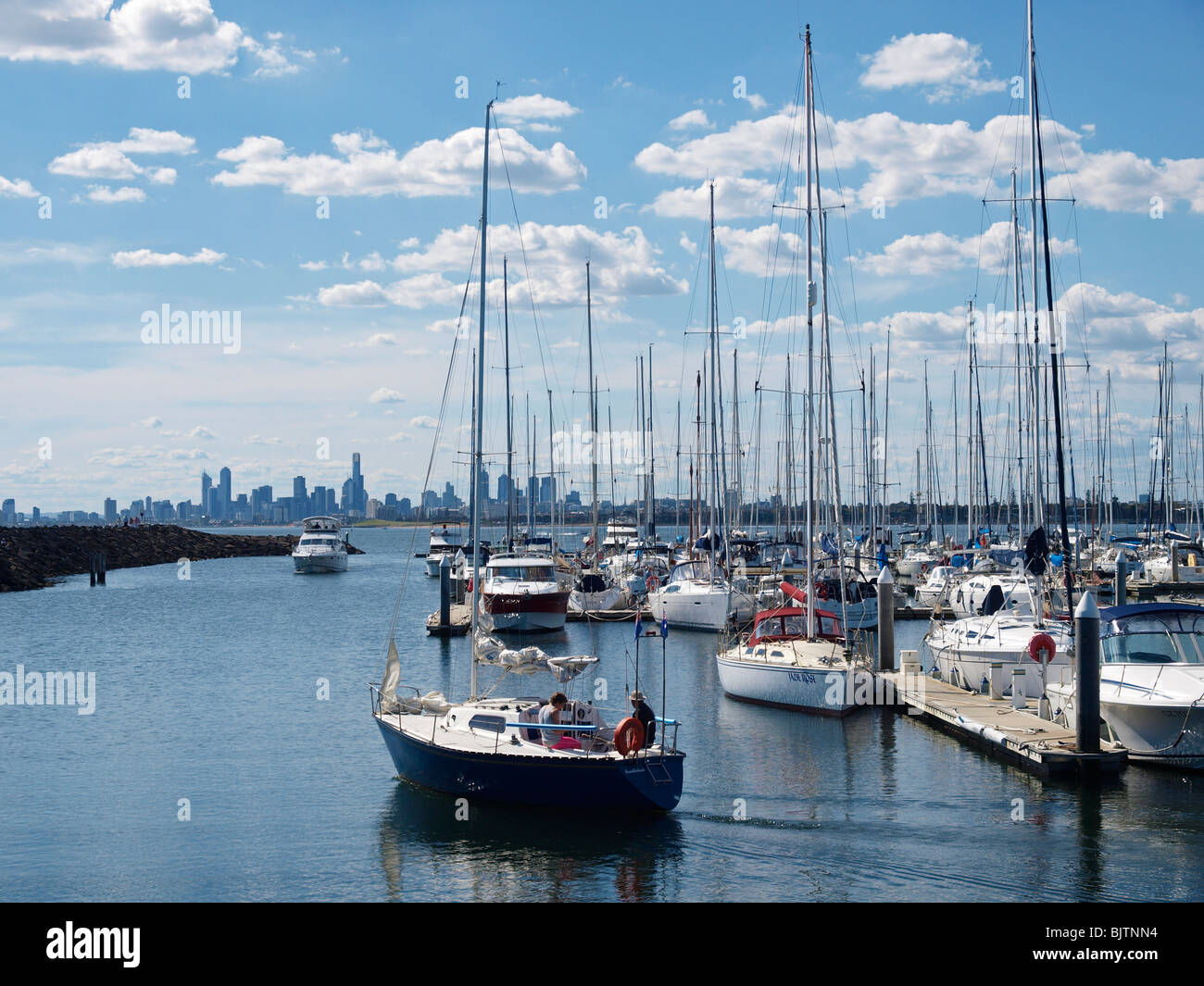 Lasciando Yacht Marina a medio BRIGHTON vicino a Melbourne Victoria Australia Foto Stock