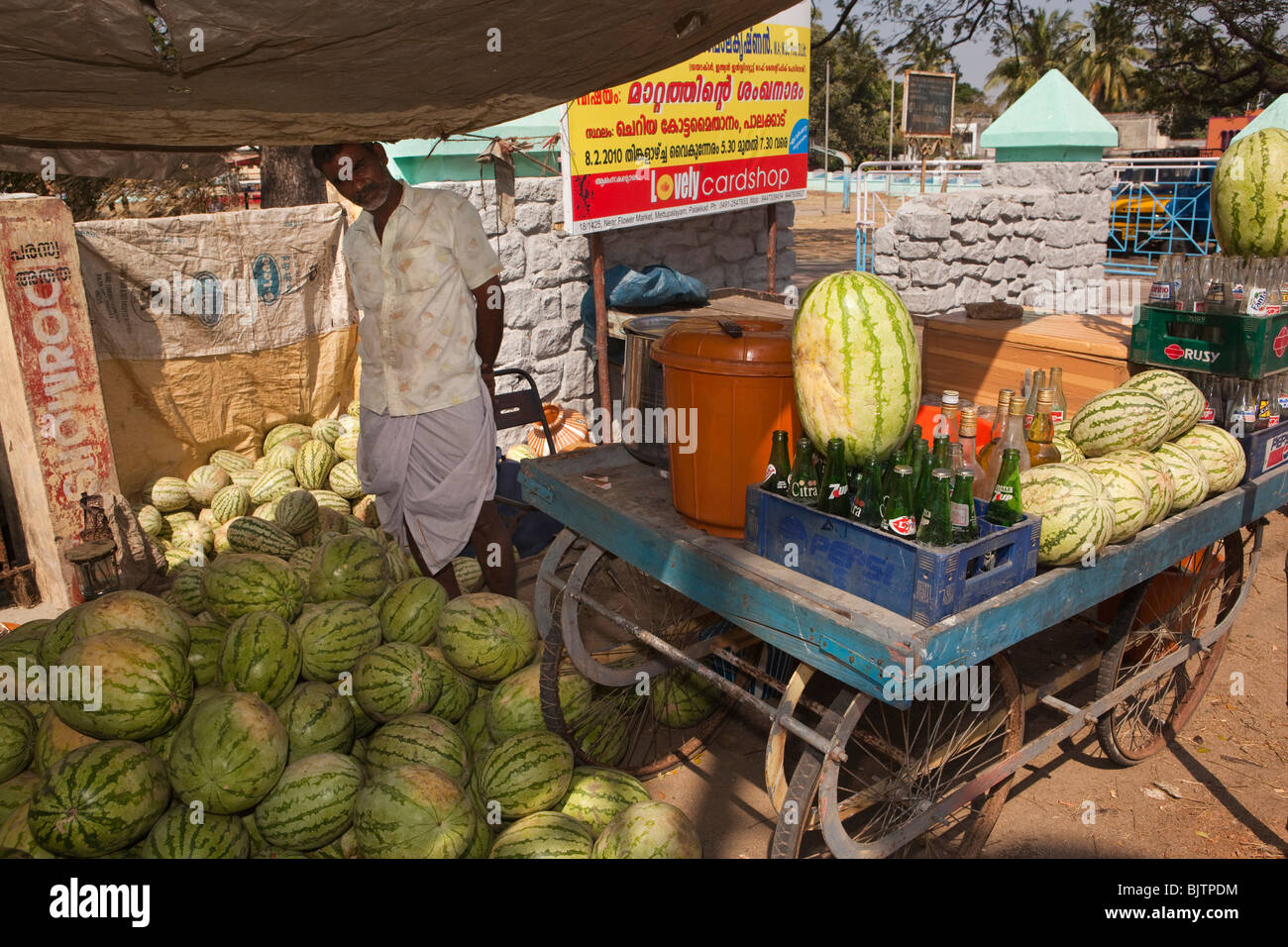 India Kerala, Palakkad, anguria stradale in stallo Foto Stock