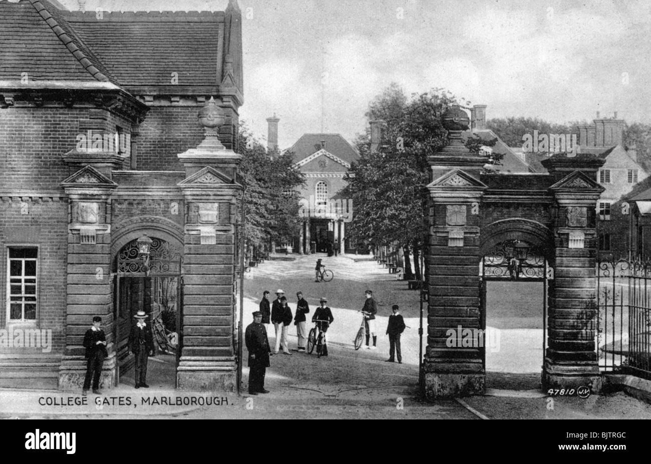 L'ingresso al Marlborough College, Marlborough, Wiltshire, nei primi anni del XX secolo. Artista: sconosciuto Foto Stock