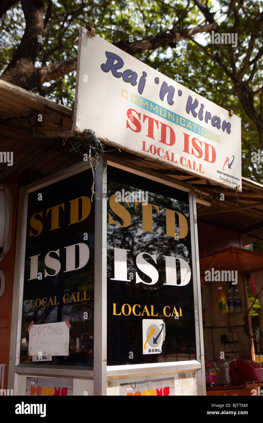 India Kerala, Palakkad, Raj 'n Kiran la strada STD DSI cabina telefonica Foto Stock