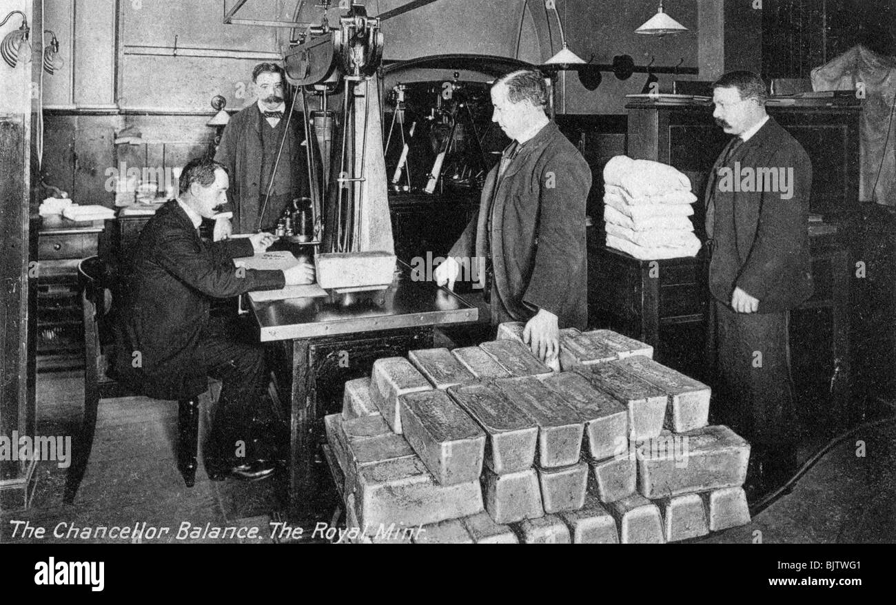 Il cancelliere equilibrio, il Royal Mint, Tower Hill, London, nei primi anni del XX secolo. Artista: sconosciuto Foto Stock