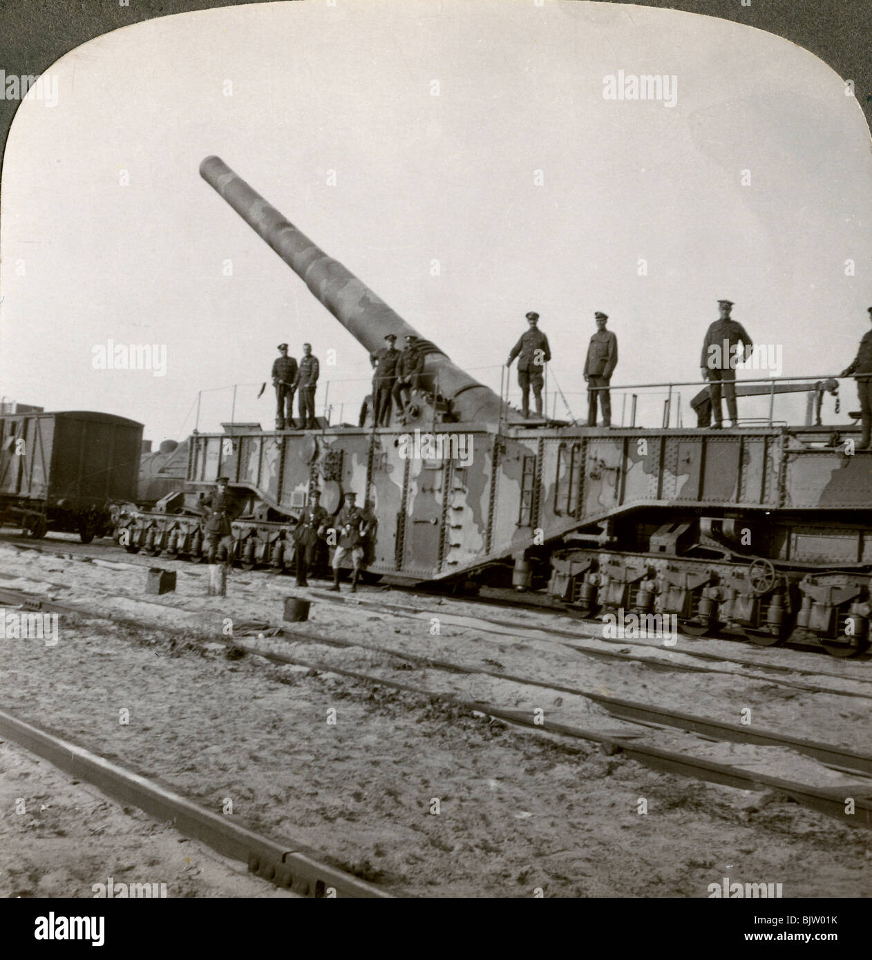 16 pollici pistola ferroviaria che polverizza la linea Hindenburg, guerra mondiale I, Francia, 1917-1918.Artista: realistico Viaggi Editori Foto Stock