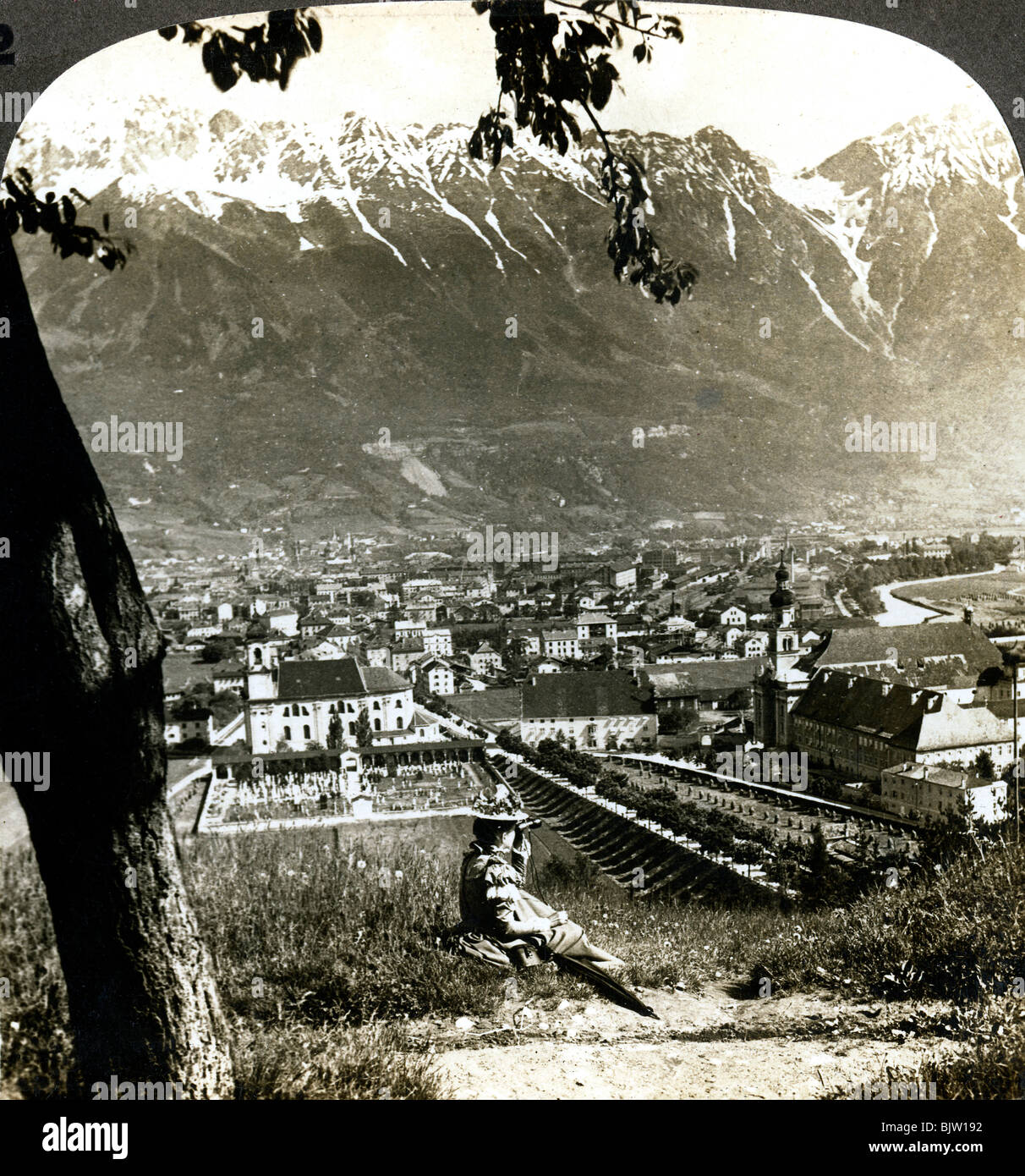 Innsbruck e le Alpi bavaresi, Tirolo, Austria.Artista: Underwood & Underwood Foto Stock