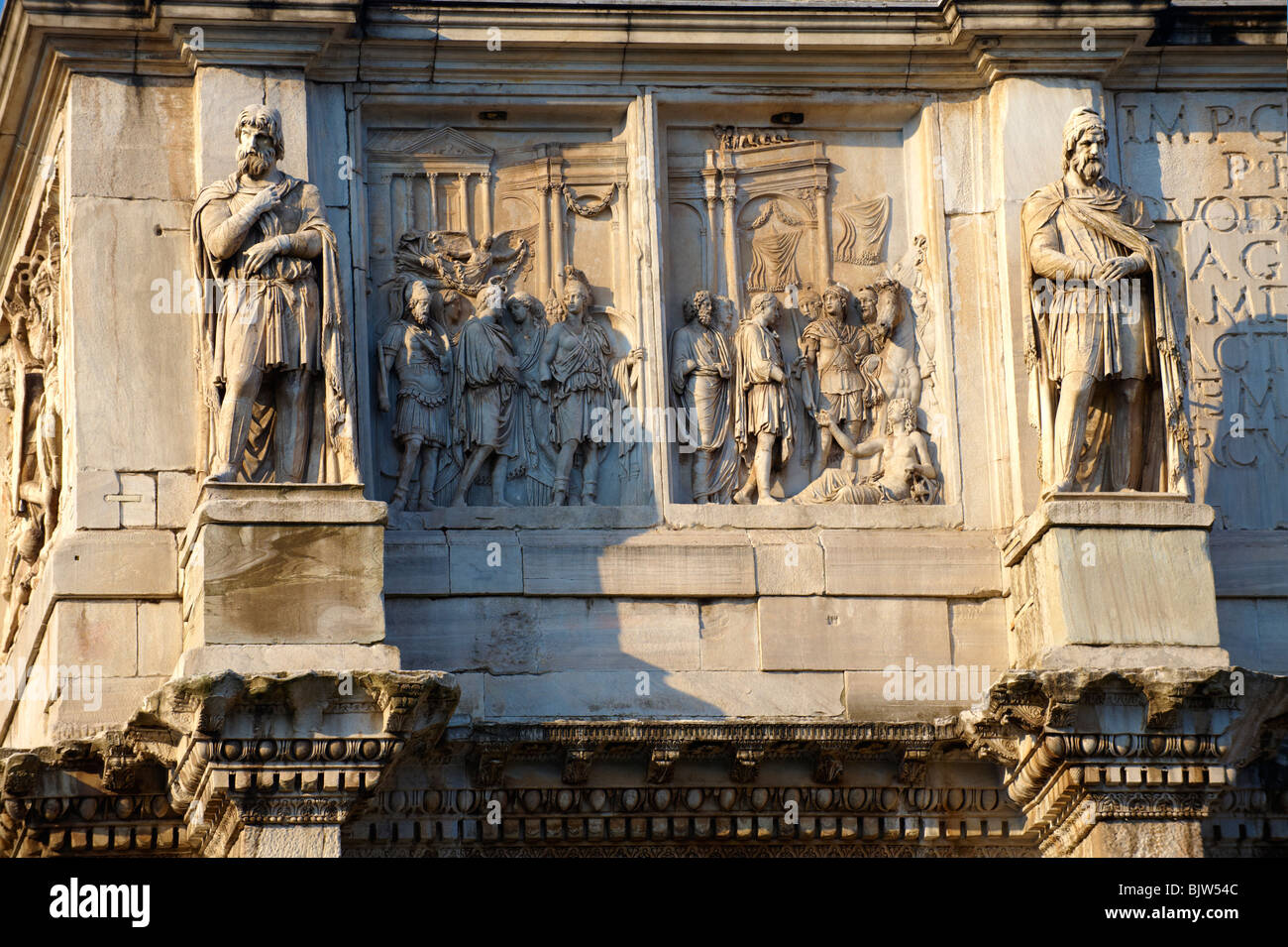 Dettagli dell'Arco di Costantino . Roma Foto Stock