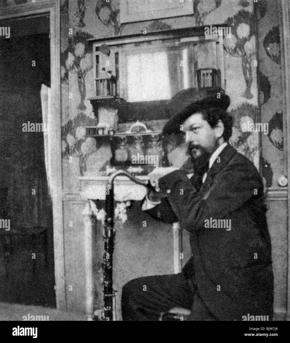 Claude Debussy, compositore francese, 1909. Artista: sconosciuto Foto Stock
