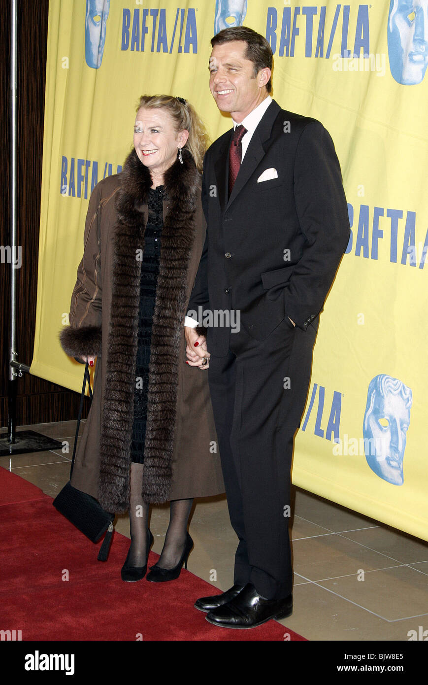 JULIET MILLS & MAXWELL CAULFIELD 13TH Annuale BAFTA/LA BRITANIA Beverly Hilton Hotel di BEVERLY HILLS LOS ANGELES STATI UNITI D'AMERICA 04 Novembe Foto Stock
