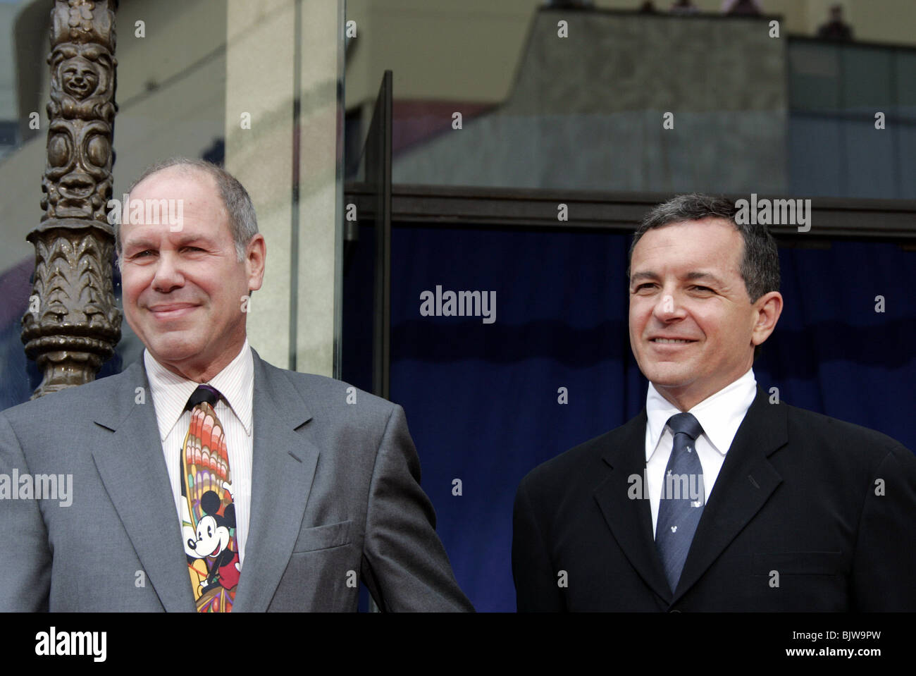 MICHAEL EISNER & ROBERT IGER DISNEYLAND STAR DI HOLLYWOOD H HOLLYWOOD LOS ANGELES STATI UNITI D'AMERICA 14 Luglio 2005 Foto Stock