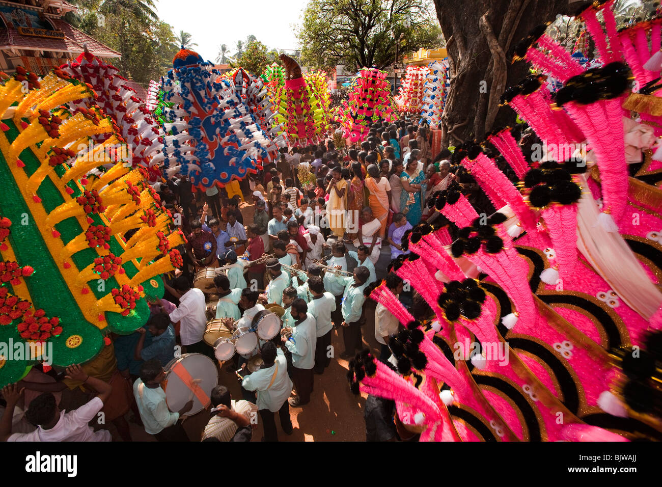 India Kerala, Koorkancherry Sree Maheswara tempio, Thaipooya Mahotsavam festival, Kavadiyattom danza rituale Foto Stock