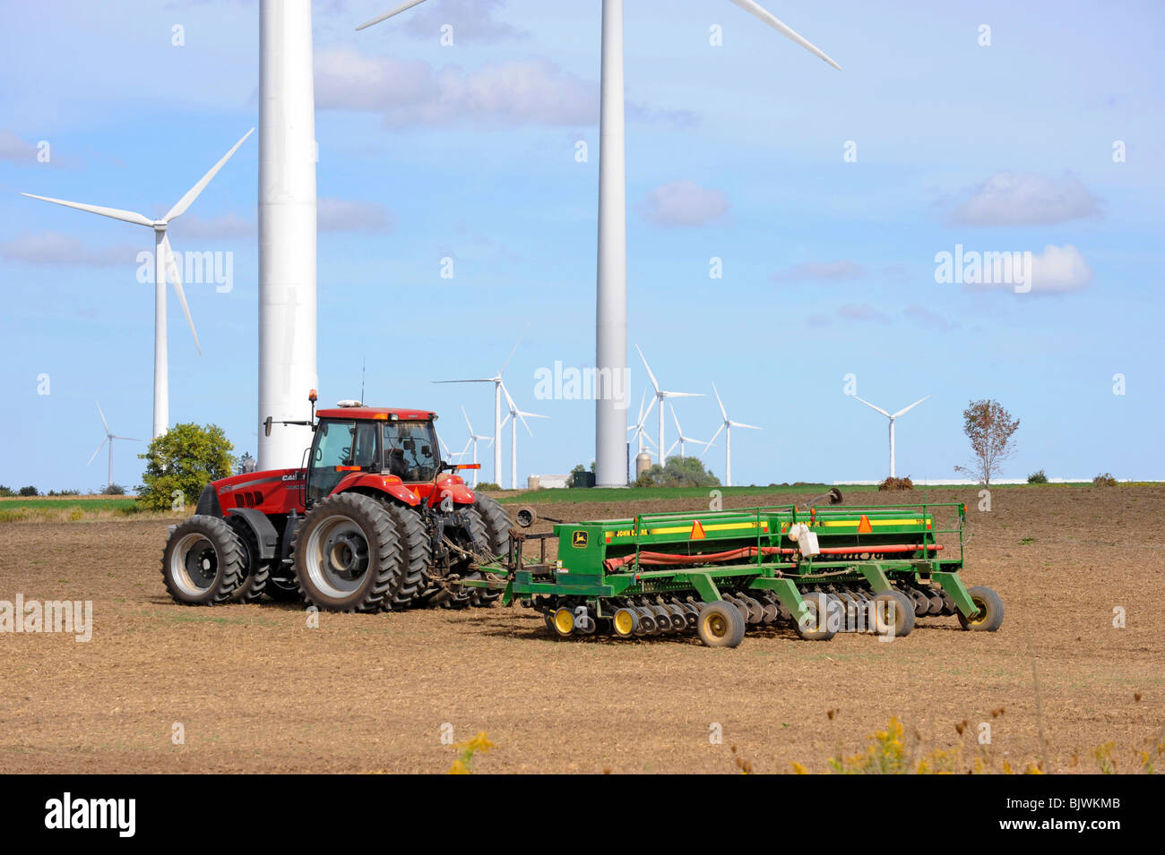 Mulino a vento mulino generare generatore di generazione di equilibrio il conservatorismo conservare ecosistema ecologia ambiente ambientali Amb. Foto Stock