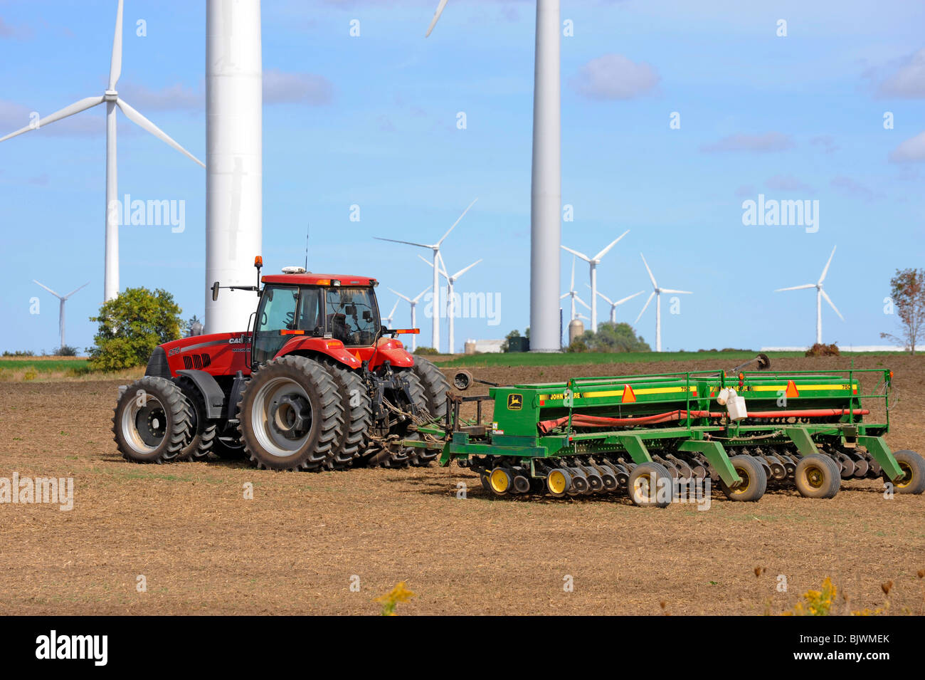 Mulino a vento mulino generare generatore di generazione di equilibrio il conservatorismo conservare ecosistema ecologia ambiente ambientali Amb. Foto Stock