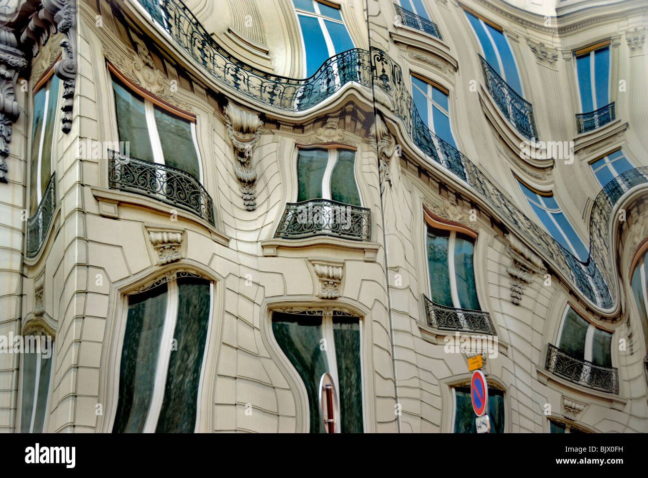 Parigi, Francia, arte pubblica surrealista su "Bleecker Corp." Sede centrale, PARIGI INSOLITA Foto Stock