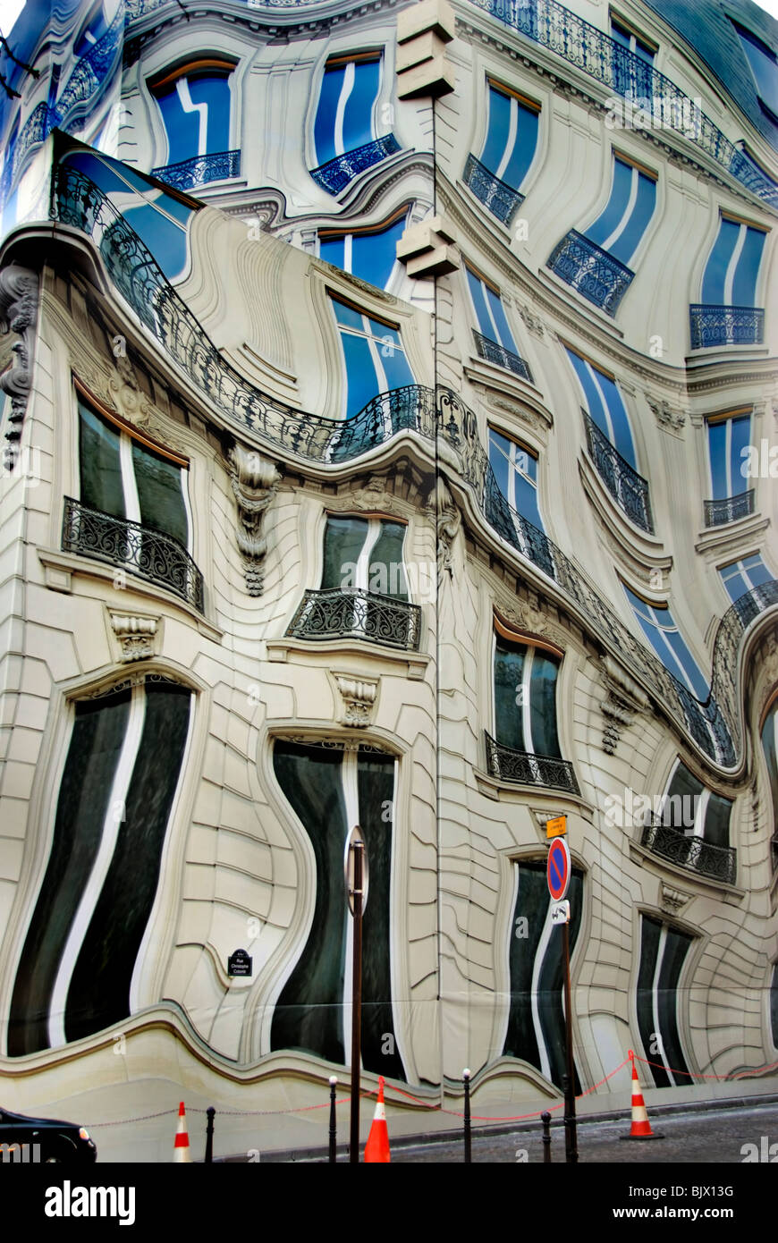Parigi, Francia, arte pubblica surrealista su "Bleecker Corporation". Edificio della sede centrale, PROSPETTIVA DELL'ILLUSIONE, contesto economico astratto Foto Stock