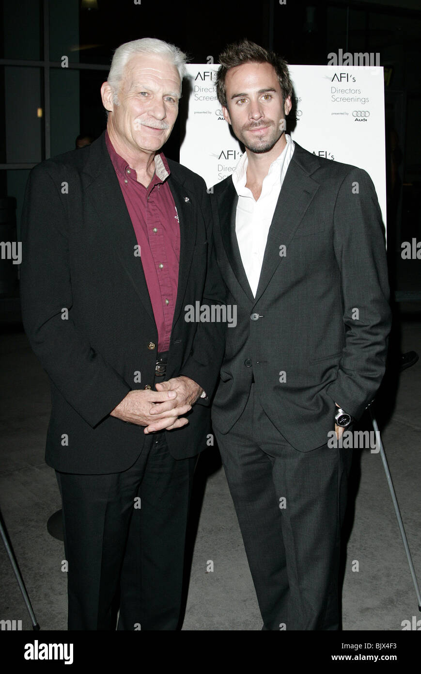 DALE DYE E JOSEPH FIENNES IL GRANDE RAID PREMIERE DEL FILM CINEMA ARCLIGHT HOLLYWOOD LOS ANGELES STATI UNITI D'AMERICA 04 Agosto 2005 Foto Stock