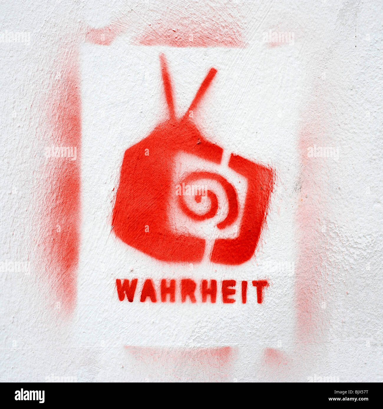 Wahrheit verità tedesco della Red tv stencil graffiti Foto Stock