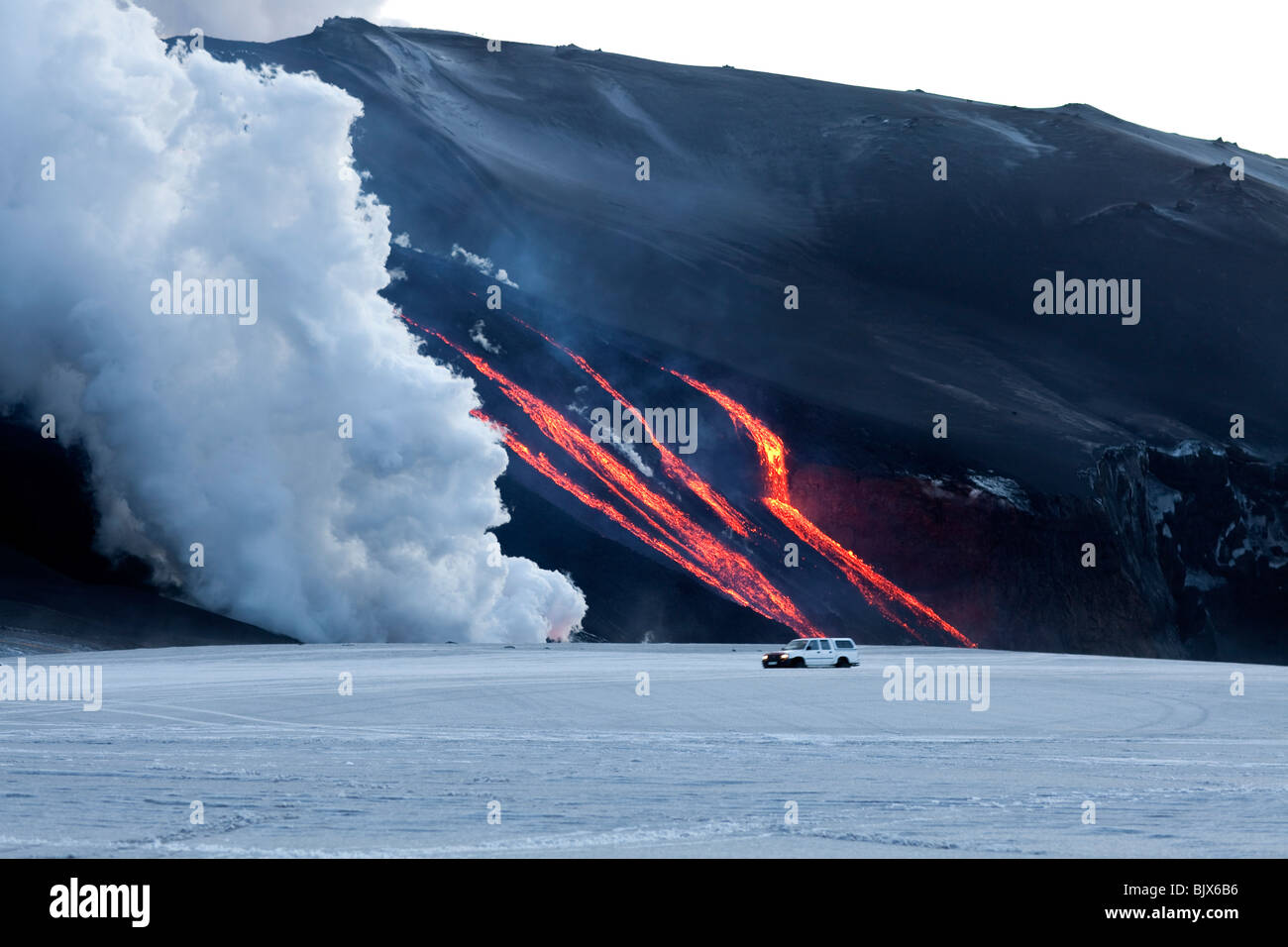 Eruzione vulcanica a Fimmvorduhals Islanda - lava flottante in correnti Foto Stock