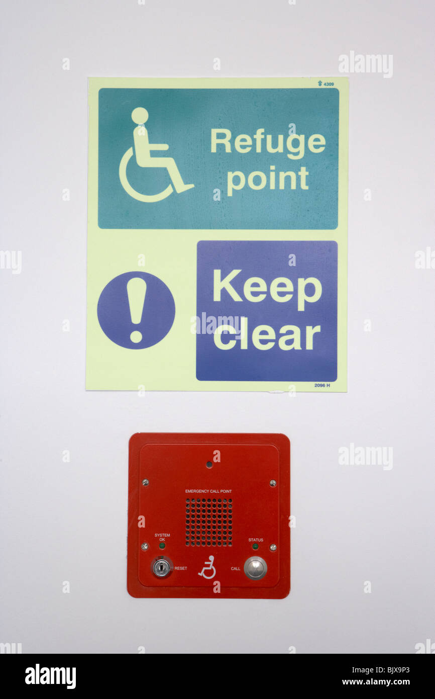 Di emergenza chiamata disabili punto e punto di rifugio in un edificio moderno Foto Stock Di emergenza chiamata disabili punto e punto di rifugio in un edificio moderno Foto Stock