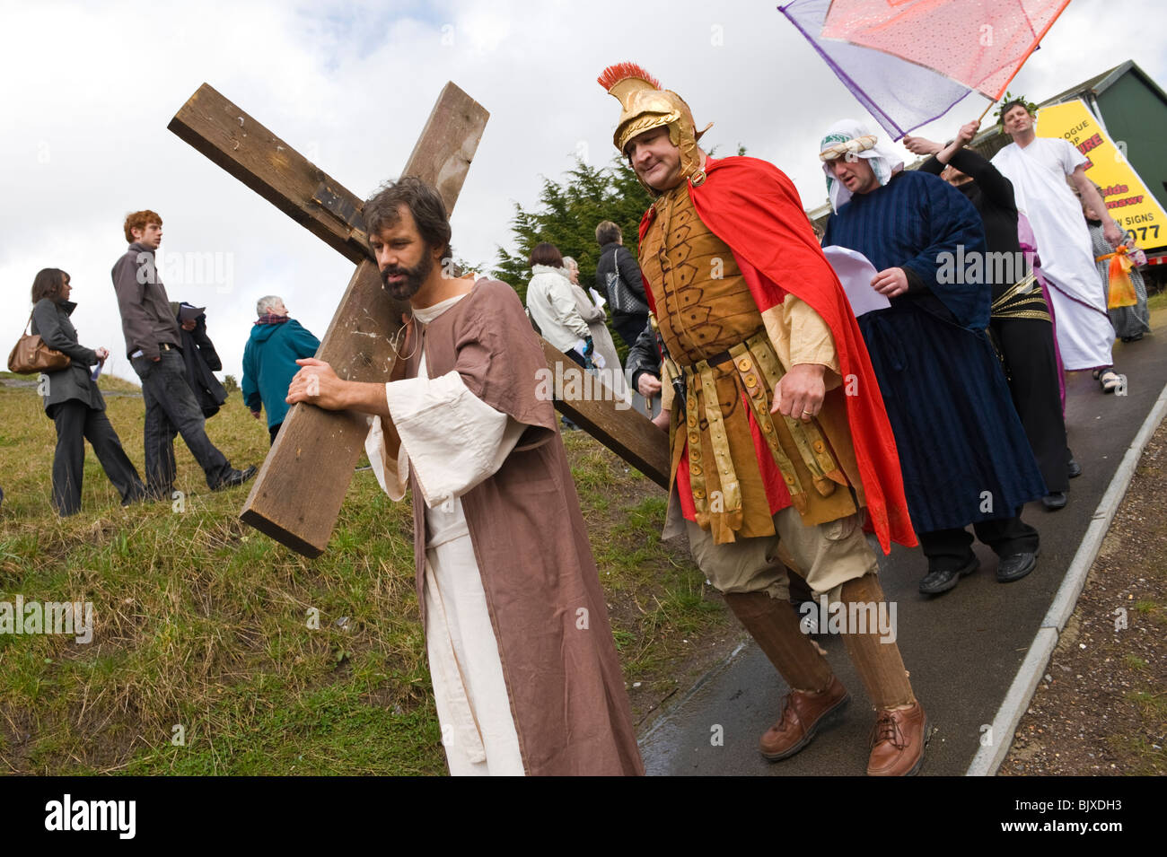 Pasqua Passion Play dalla famiglia Brynmawr Chiesa eseguita intorno alla città di Brynmawr Blaenau Gwent South Wales UK Foto Stock