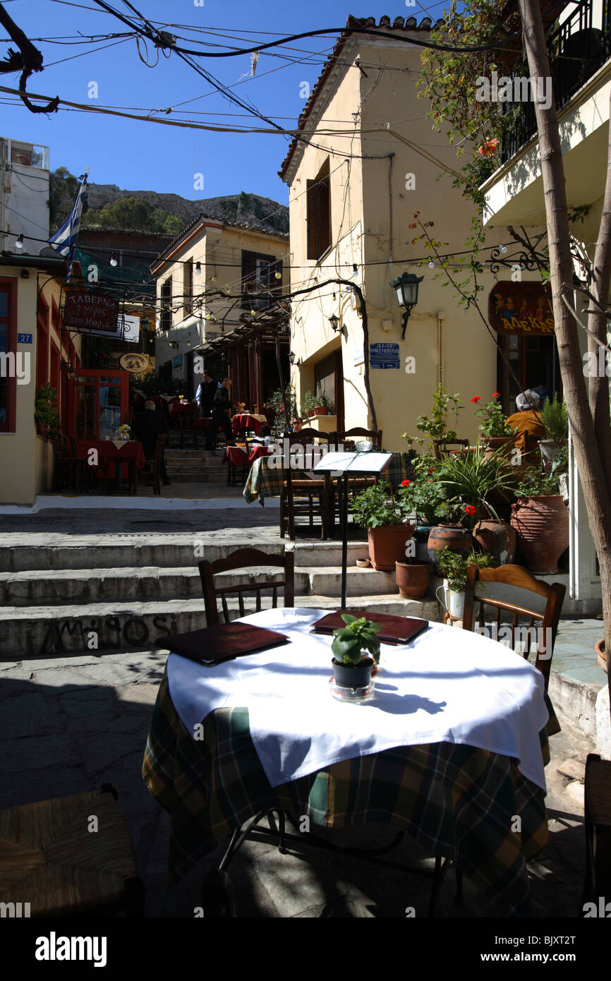 Tradizionale ristorante greco nel quartiere di Plaka, Atene, Grecia Foto Stock