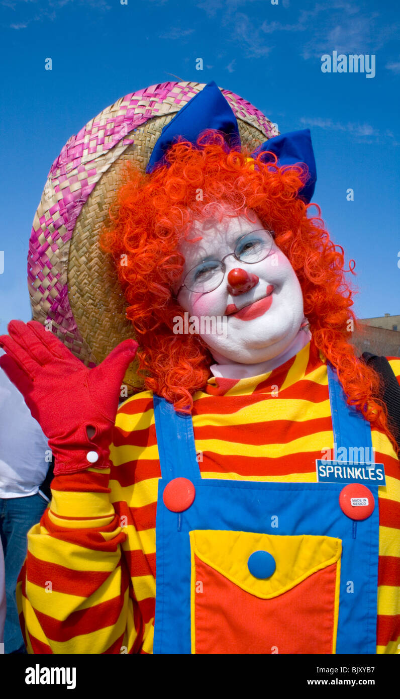 Abbigliamento da clown immagini e fotografie stock ad alta risoluzione -  Alamy