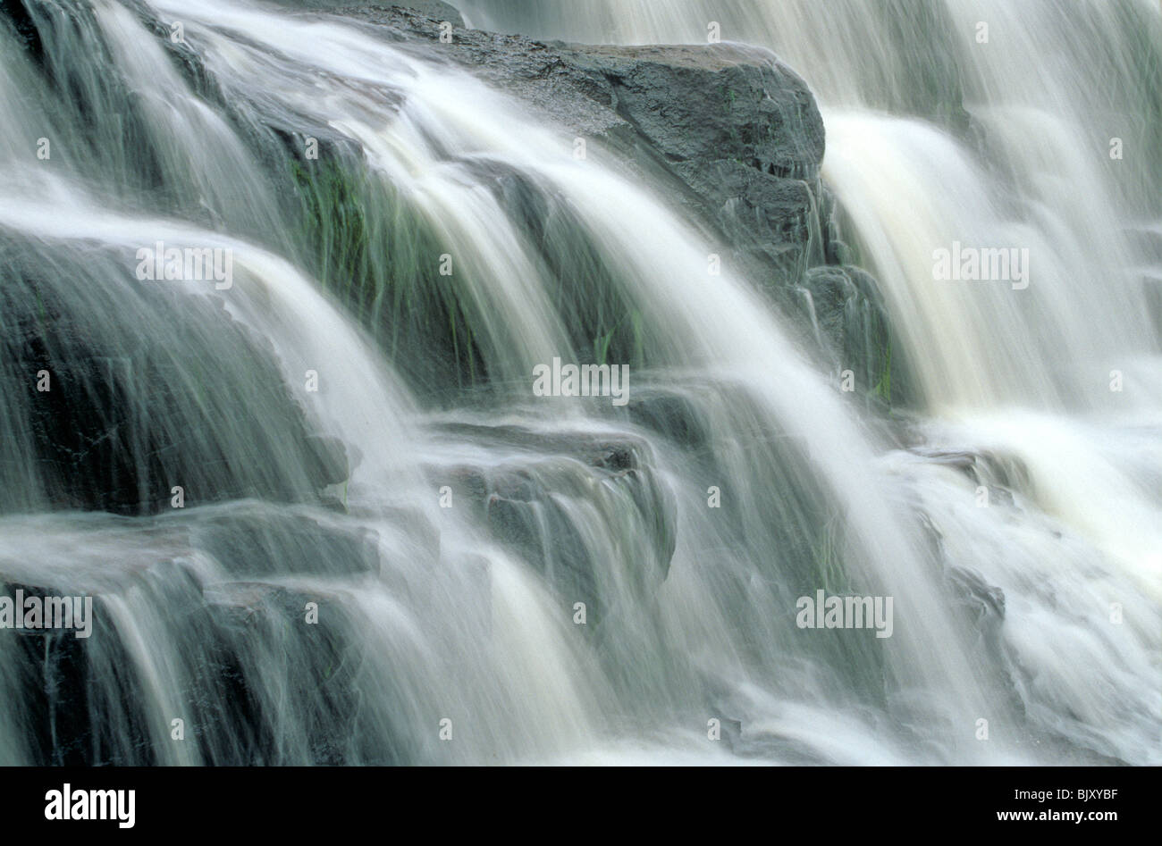 Uva spina inferiore cade, riva settentrionale del lago Superior, Gooseberry Falls State Park, Minnesota, Stati Uniti d'America Foto Stock