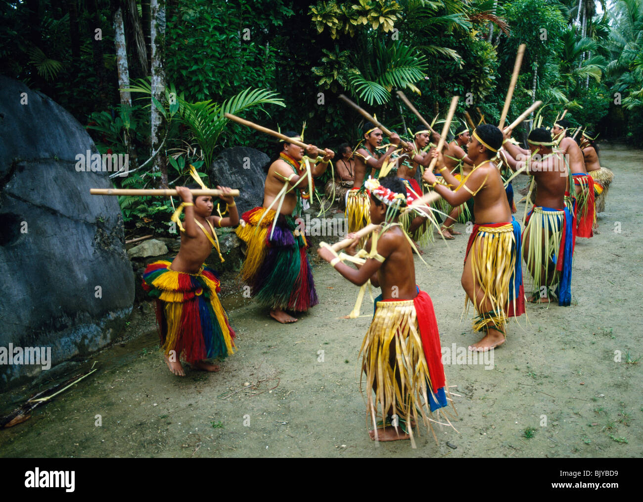 Ballerini e denaro in pietra, Yap Island, Stati Federati di Micronesia Foto Stock