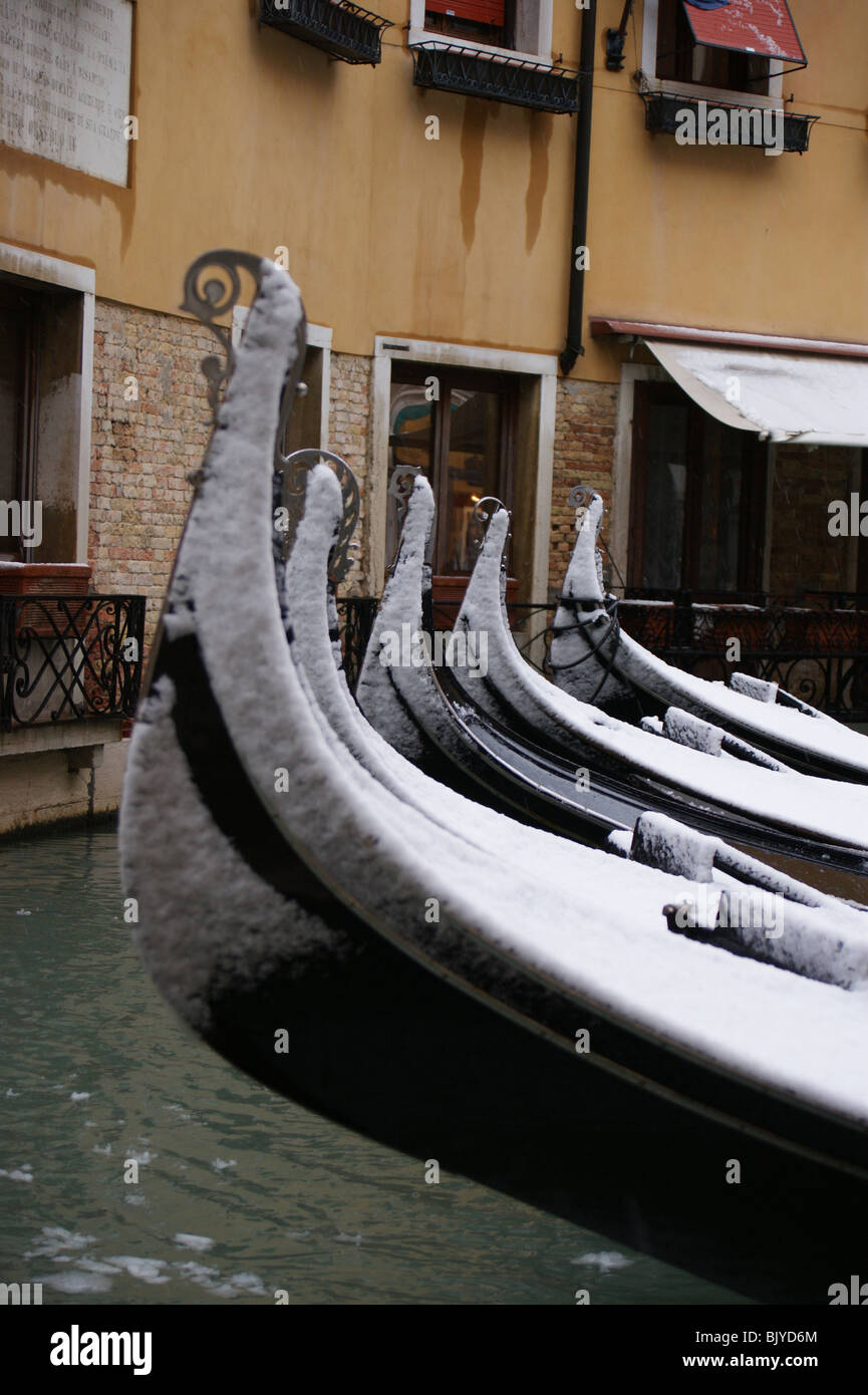 Venezia nella neve - gondole, Bacino Orsoleo Foto Stock