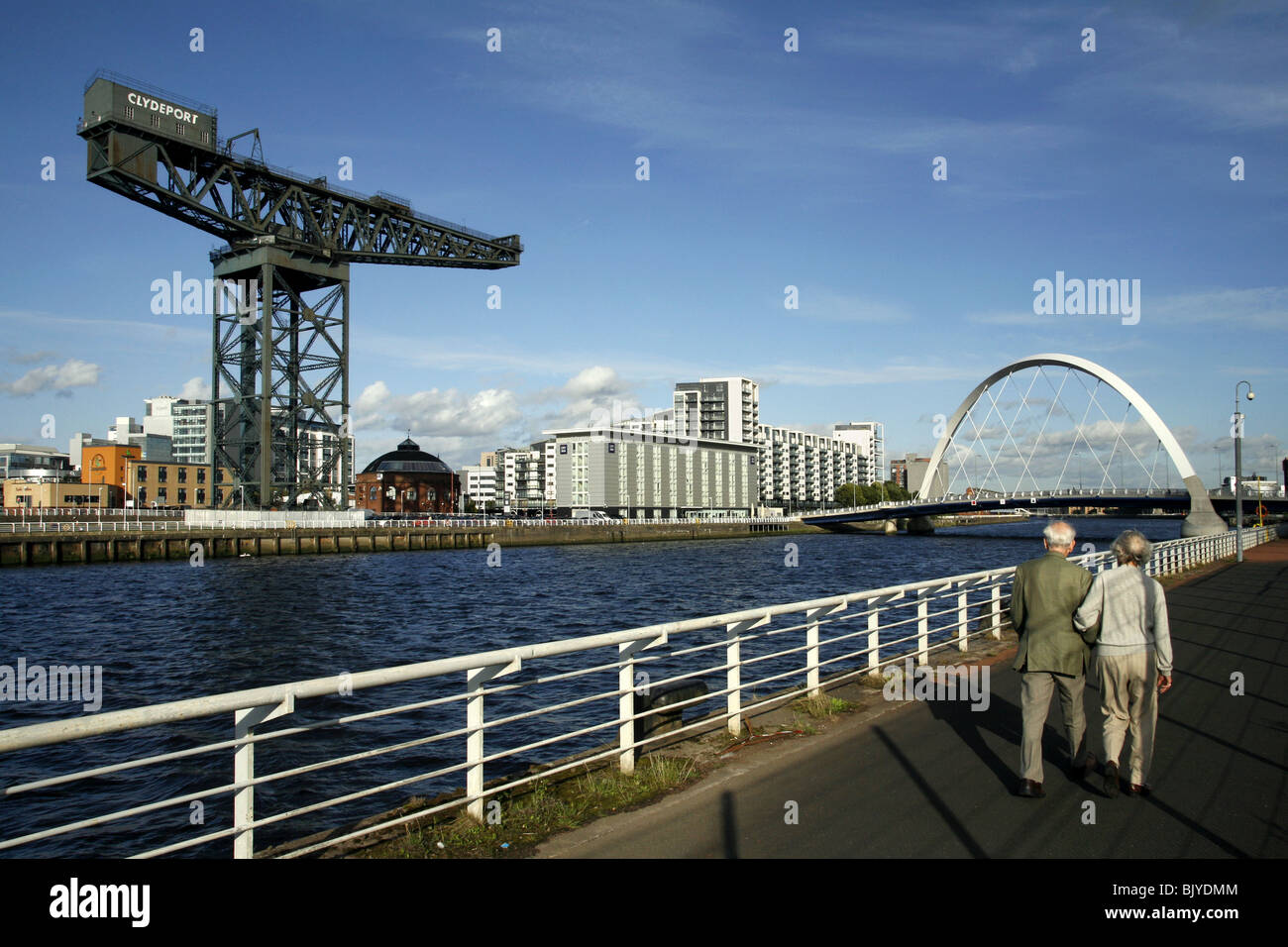 Stobcross gru / Finnieston gru / Clydeport gru, Clyde Arc Bridge, Pacific Quay, sul fiume Clyde, Glasgow, Scozia Foto Stock