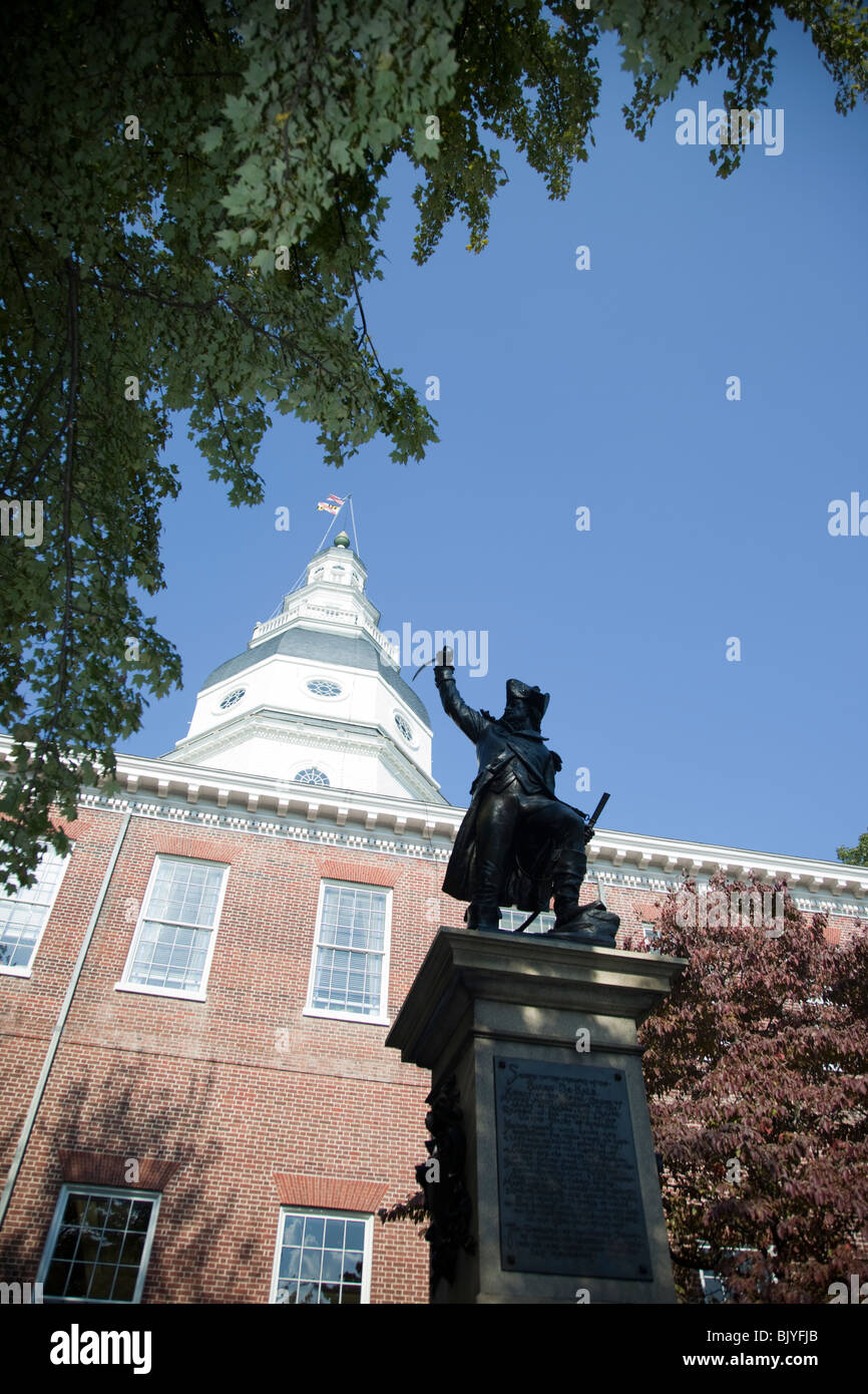 Una statua del barone de Kalb si siede di fronte al Maryland State House in Annapolis. Foto Stock