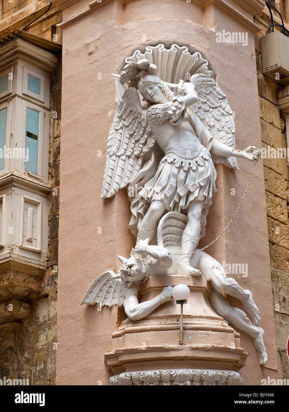 Scultura su edificio a La Valletta, Malta Foto Stock