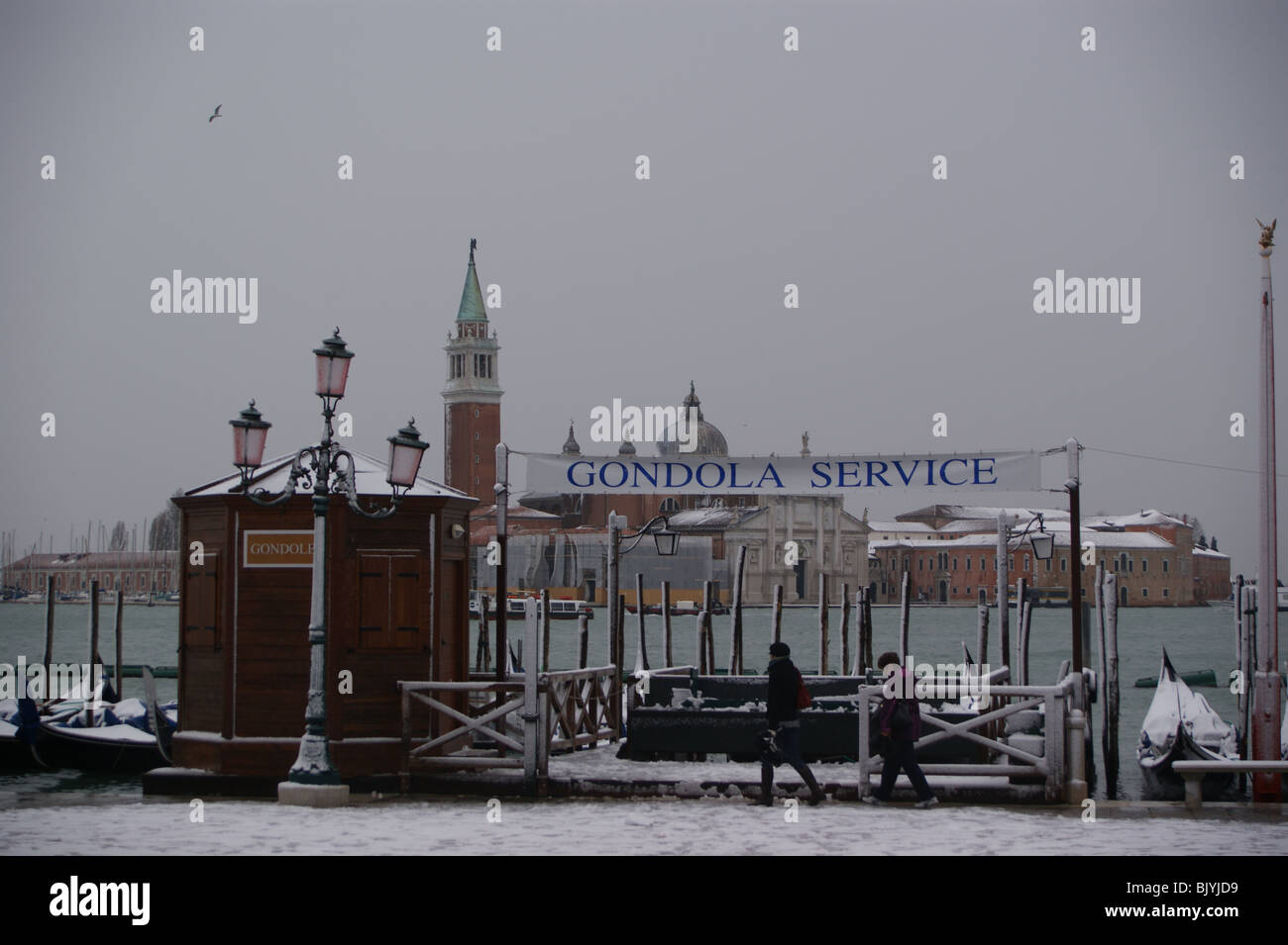 Venezia nella neve - San Marco stazione Gondola, chiesa di San Giorgio Maggiore Foto Stock