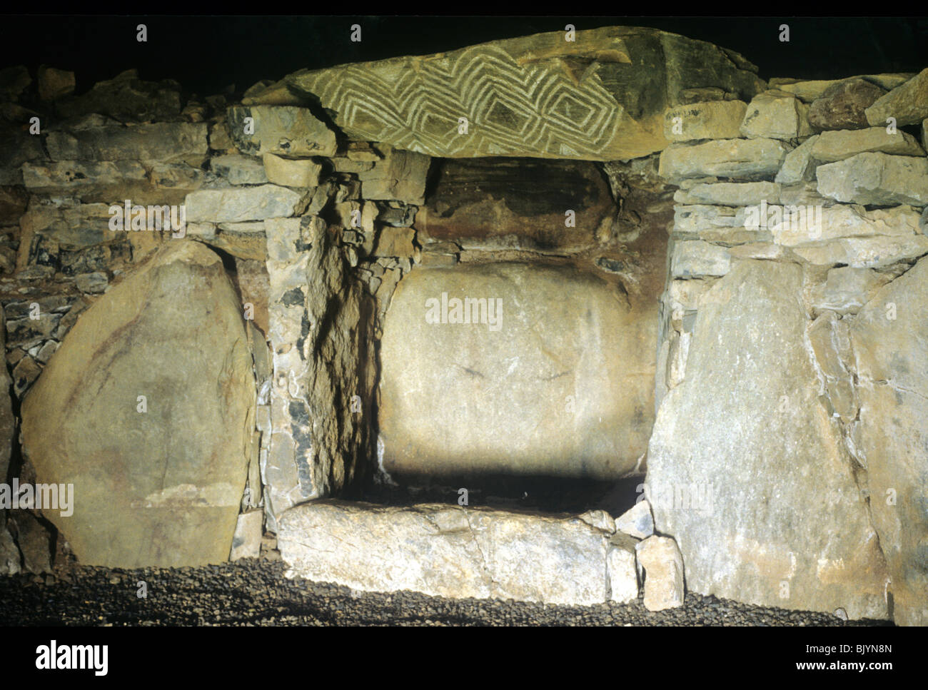 Fourknocks tomba megalitica, nella contea di Meath, Irlanda Eire Irish passaggio grave tombe tombe preistoriche Età della Pietra cairn sepoltura di Cairns Foto Stock