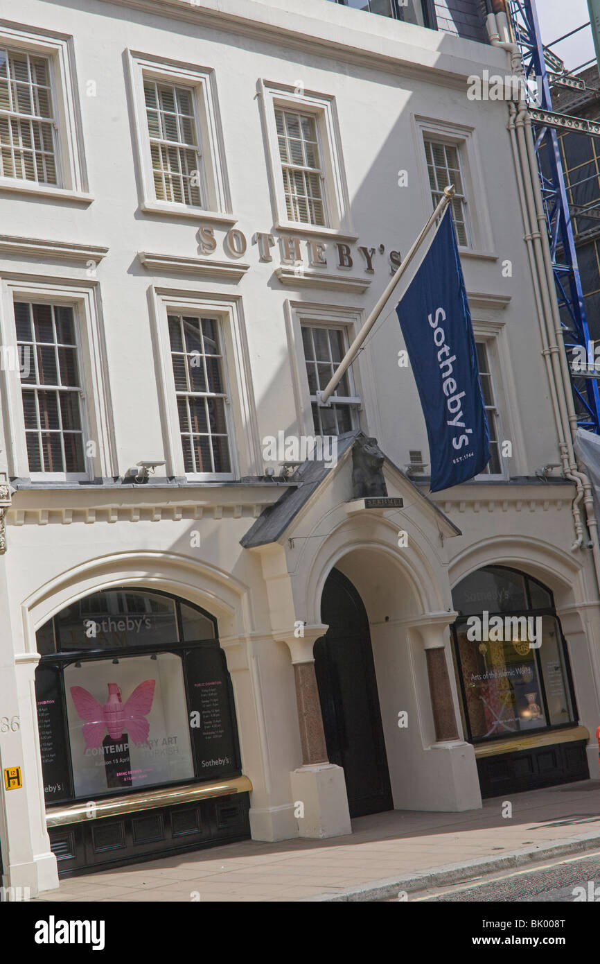 Esterno di Sotheby's Auction House di New Bond Street London GB UK Foto Stock