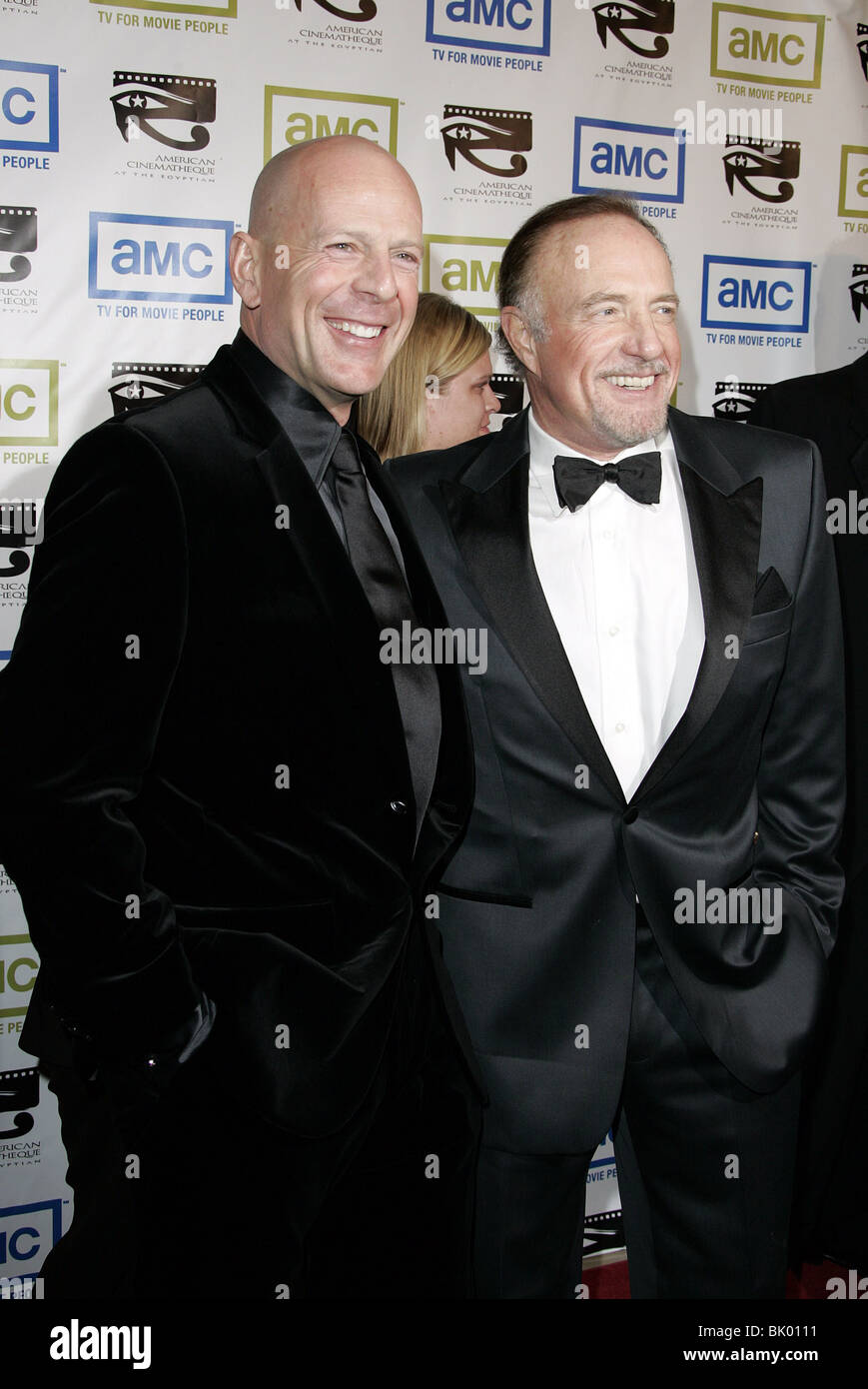 BRUCE WILLIS James Caan 20TH AMERICAN CINEMATHEQUE AWARD DI AL PACINO BEVERLY HILTON HOTEL LOS ANGELES STATI UNITI D'AMERICA 21 Ottobre 2005 Foto Stock