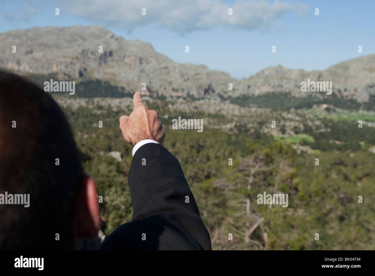 Business man in montagna Foto Stock