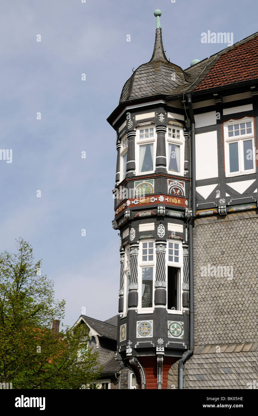 Fachwerkhaus mit Erker a Goslar, Niedersachsen, Deutschland. - Casa in legno e muratura con oriel a Goslar, Bassa Sassonia, Germania. Foto Stock