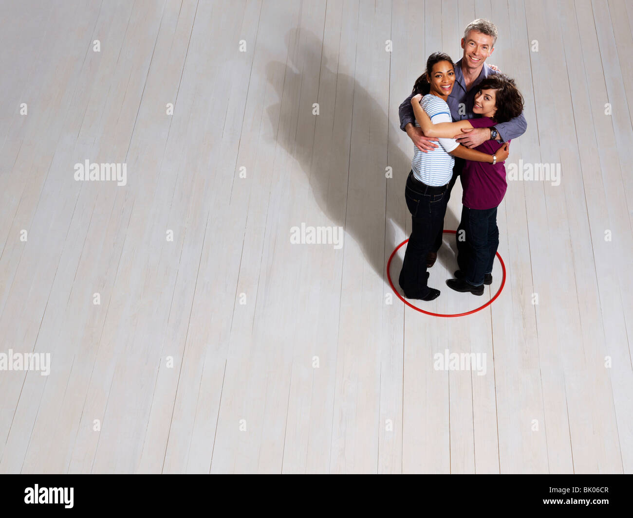 Uomini e donne in cerchi Foto Stock