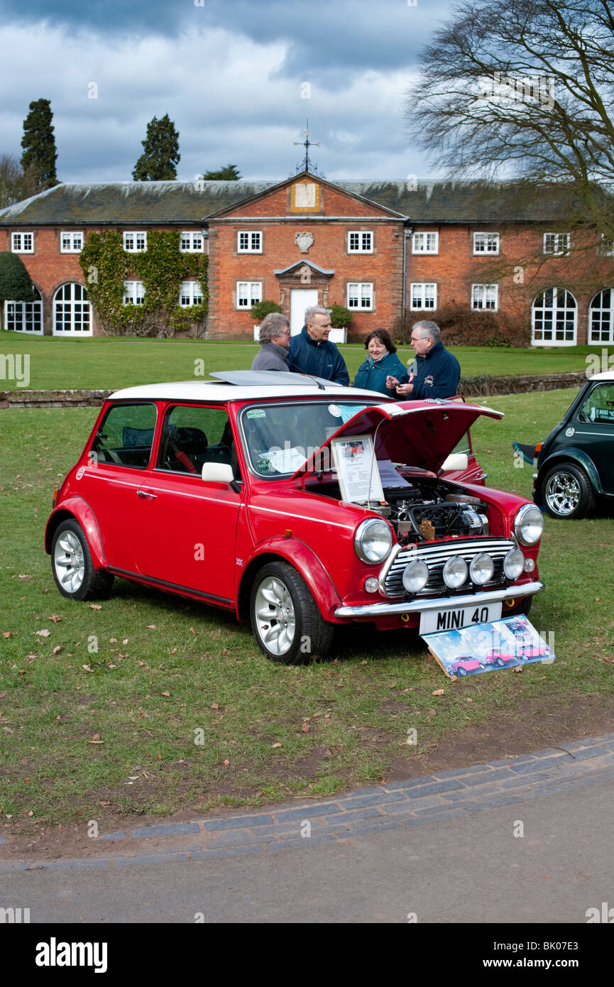 Mini automobili su display a West Midlands Festival dei trasporti, Weston Park, Shropshire Foto Stock